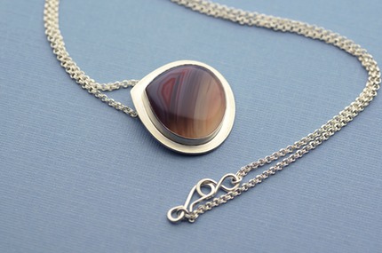 red gray queensland agate sterling silver pendant